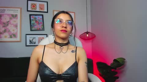 Snapshot of nina__dixon chatting on 02/15/25, 10:10 Nina online show from 02/15/25, 10:10