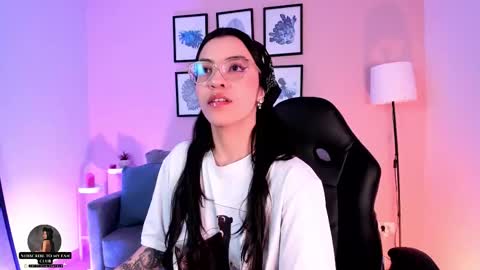 Snapshot of nina__dixon chatting on 09/13/25, 08:08 Nina online show from 09/13/25, 08:08