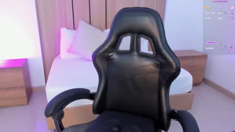 N I N A online show from 04/10/26, 02:39