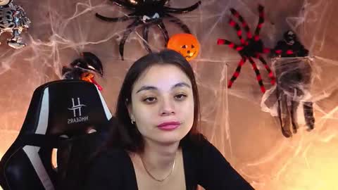 Snapshot of nina_fierce chatting on 10/23/25, 03:17 Ketrin online show from 10/23/25, 03:17