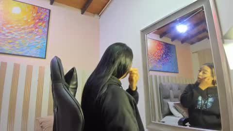 nina_glow_ online show from 03/29/26, 11:21