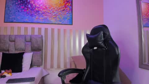 nina_glow_ online show from 03/30/26, 11:44