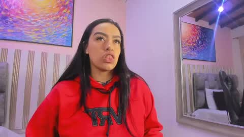 nina_glow_ online show from 04/15/26, 11:28