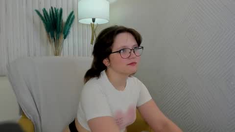 nina lunaa online show from 10/01/25, 01:44