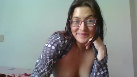 Snapshot of nina_petit chatting on 12/04/24, 03:54 Nina online show from 12/04/24, 03:54