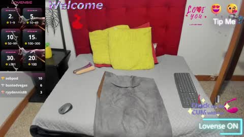 Snapshot of nina_petit chatting on 01/26/25, 11:08 Nina online show from 01/26/25, 11:08