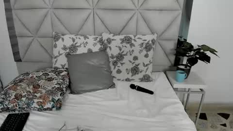 Snapshot of nina_pons chatting on 03/05/25, 01:10 Nina online show from 03/05/25, 01:10