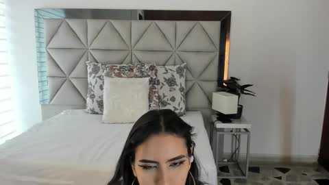 Snapshot of nina_pons chatting on 10/17/25, 08:33 Nina online show from 10/17/25, 08:33