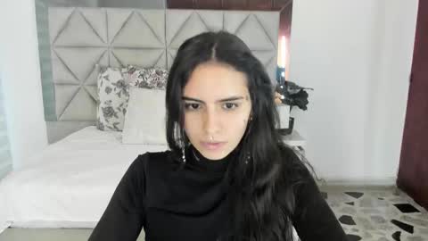 Snapshot of nina_pons chatting on 10/22/25, 08:08 Nina online show from 10/22/25, 08:08