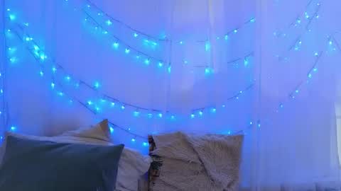 Ninaa fox online show from 04/14/26, 04:24