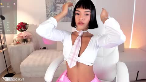 Snapshot of ninaa_sky chatting on 03/11/25, 01:12    online show from 03/11/25, 01:12