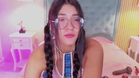 Snapshot of ninaavelvett chatting on 06/09/26, 12:50 Nina online show from 06/09/26, 12:50