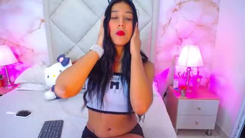 Snapshot of ninabravura chatting on 10/06/25, 01:41 Nina Bravura online show from 10/06/25, 01:41