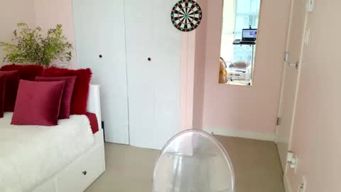 NinaOneil online show from 02/27/25, 09:36