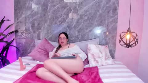 Nina online show from 02/09/26, 02:10