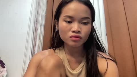 Snapshot of nini_luvskorn chatting on 05/17/26, 10:44 nini_luvskorn online show from 05/17/26, 10:44
