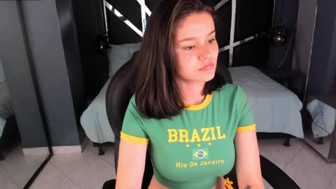 nini_solei online show from 04/16/26, 09:39