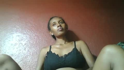 ninie246746 online show from 02/17/25, 08:41