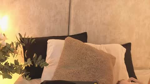 nioki_ online show from 05/24/26, 04:06