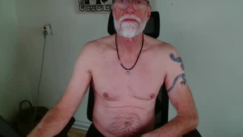 nipplesilverdad55 online show from 11/19/25, 11:43