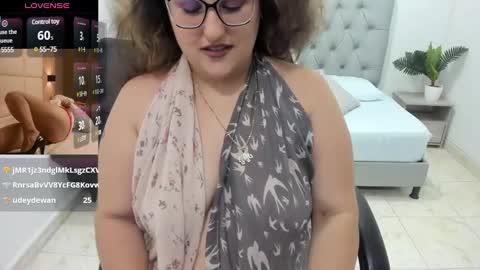 Snapshot of niraksil chatting on 02/17/25, 03:09 Niraksil online show from 02/17/25, 03:09