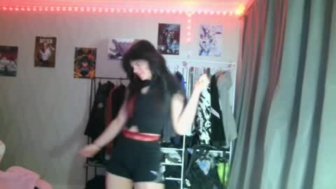 Snapshot of nishazenisek chatting on 05/23/26, 06:34 Alice online show from 05/23/26, 06:34