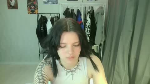 Snapshot of nishazenisek chatting on 06/05/26, 06:24 Alice online show from 06/05/26, 06:24