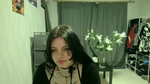 Snapshot of nishazenisek chatting on 06/08/26, 06:41 Alice online show from 06/08/26, 06:41