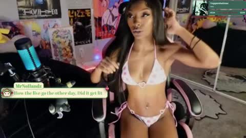 NIVIA WOLFE online show from 01/08/25, 02:25