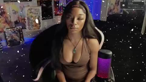 NIVIA WOLFE online show from 12/04/25, 01:48