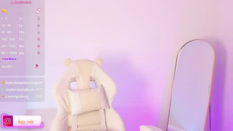 Snapshot of nix_kyy chatting on 06/25/26, 05:12 Nicki online show from 06/25/26, 05:12