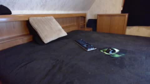 nixan85 online show from 10/04/25, 10:41