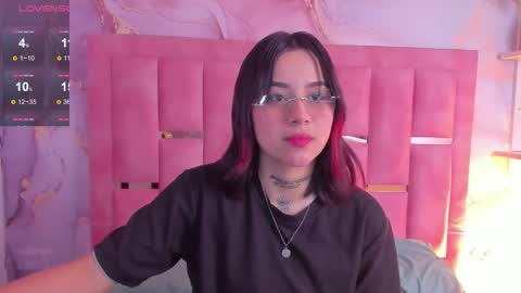 Snapshot of nixielee__ chatting on 09/16/25, 03:29 Nixie online show from 09/16/25, 03:29