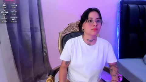 Snapshot of nixielee__ chatting on 10/04/25, 12:25 Nixie online show from 10/04/25, 12:25