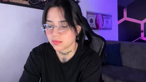 Snapshot of nixielee__ chatting on 10/05/25, 05:44 Nixie online show from 10/05/25, 05:44