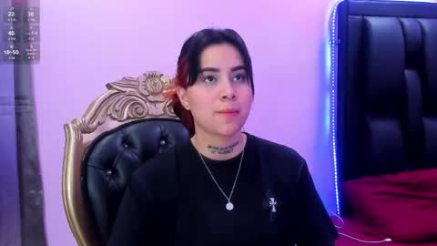 Snapshot of nixielee__ chatting on 10/20/25, 12:05 Nixie online show from 10/20/25, 12:05