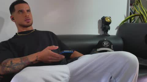 Nicolas Muscle online show from 09/25/25, 03:16