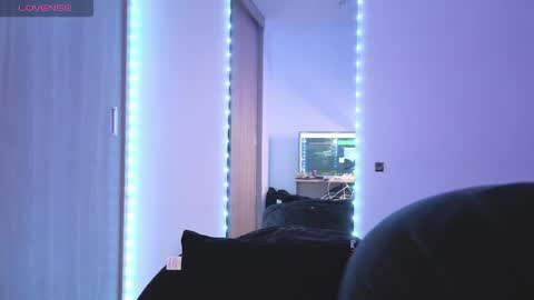 Snapshot of nixxi_ chatting on 06/19/26, 05:01 nix online show from 06/19/26, 05:01