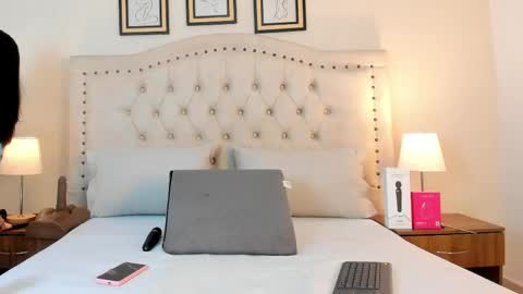 NATHALIA MORENO online show from 04/27/26, 12:25