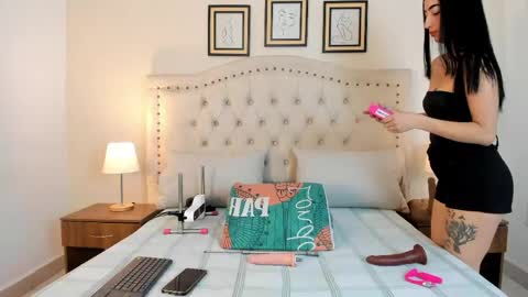 Snapshot of noa_morena chatting on 06/05/26, 12:33 NATHALIA MORENO online show from 06/05/26, 12:33
