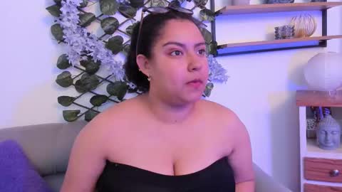 Snapshot of noa_veega chatting on 12/20/25, 09:44 N O A online show from 12/20/25, 09:44