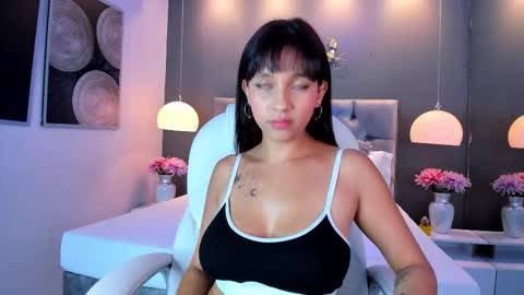 Snapshot of noadream chatting on 11/17/25, 03:18 NoaDream online show from 11/17/25, 03:18