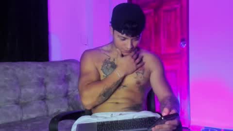 noah_223 online show from 12/16/25, 04:28