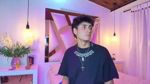 Snapshot of noah_clark_nom chatting on 10/08/25, 04:10 Noah online show from 10/08/25, 04:10