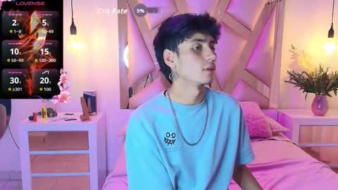 Snapshot of noah_clark_nom chatting on 10/10/25, 04:22 Noah online show from 10/10/25, 04:22