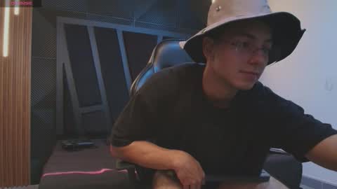 Snapshot of noah_clarkk chatting on 02/08/26, 01:36 Noah online show from 02/08/26, 01:36