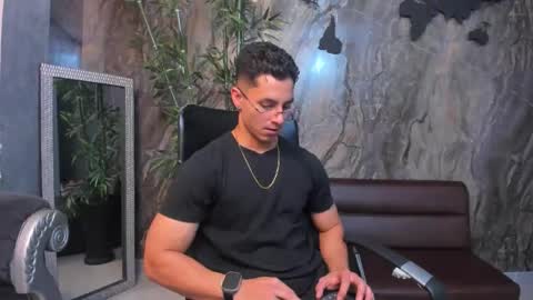 Snapshot of noah_clarkk chatting on 02/21/26, 11:28 Noah online show from 02/21/26, 11:28