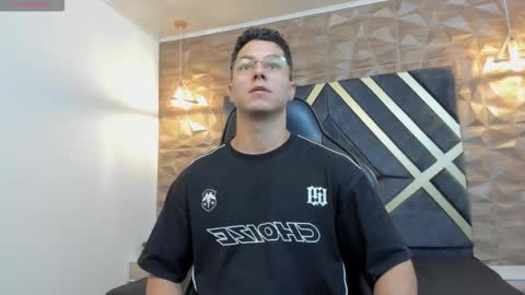 Snapshot of noah_clarkk chatting on 02/22/26, 06:06 Noah online show from 02/22/26, 06:06