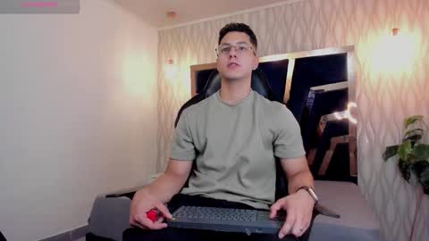 Snapshot of noah_clarkk chatting on 03/01/26, 03:47 Noah online show from 03/01/26, 03:47