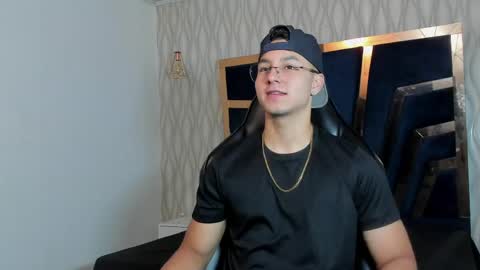 Snapshot of noah_clarkk chatting on 04/20/26, 05:16 Noah online show from 04/20/26, 05:16